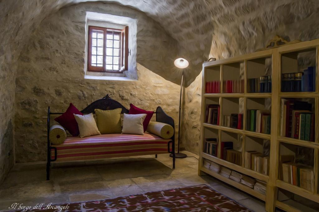 Il Borgo Dell'Arcangelo Tuili エクステリア 写真