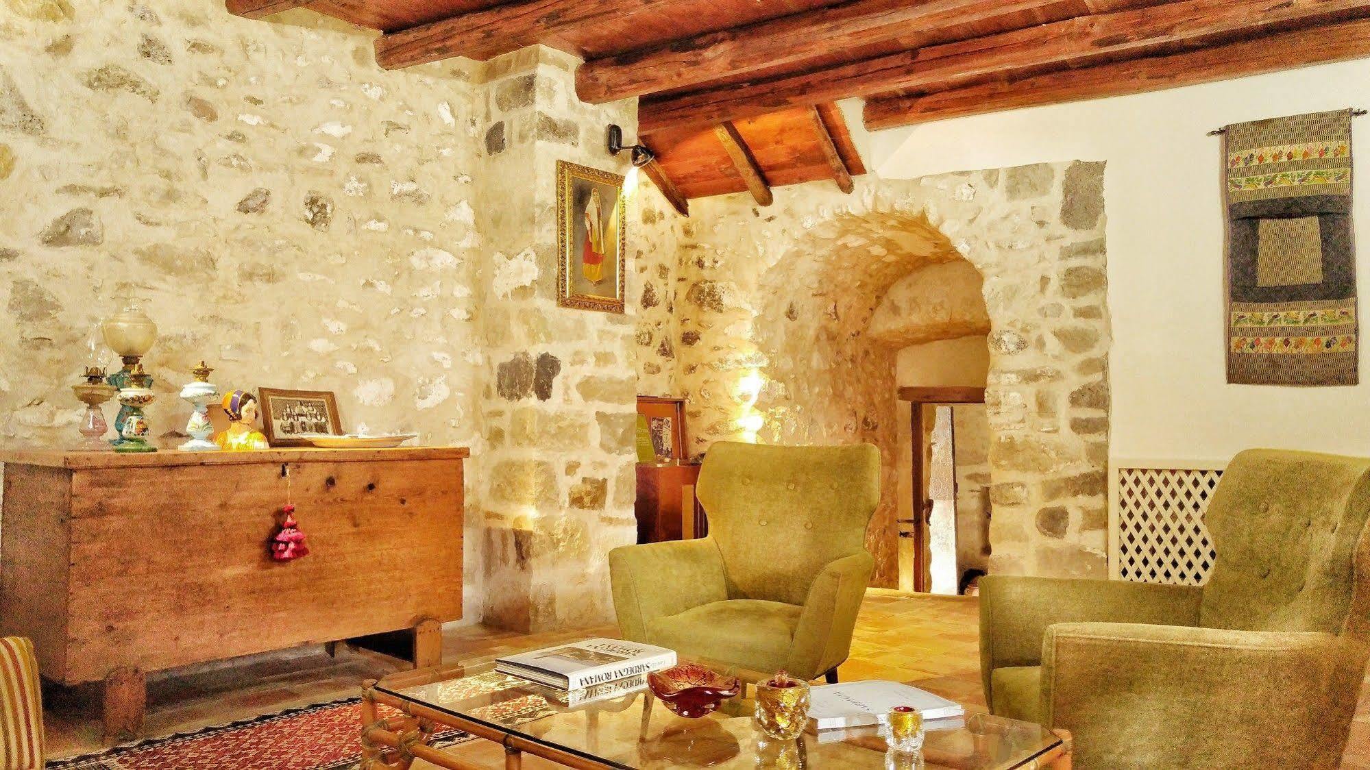 Il Borgo Dell'Arcangelo Tuili エクステリア 写真